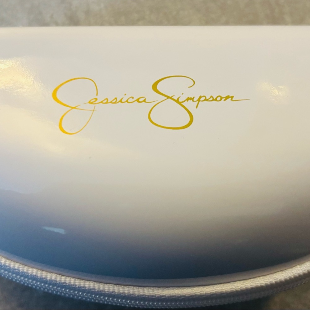 Jessica Simpson Oversized Sunglasses With Case - Picture 9 of 10